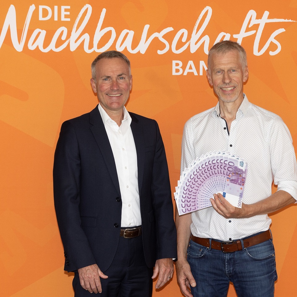 v.l. Steffen Fromm (Vorstand der VR-Bank Neu-Ulm) und Roland Sailer (Aufsichtsrat der VR-Bank Neu-Ulm)